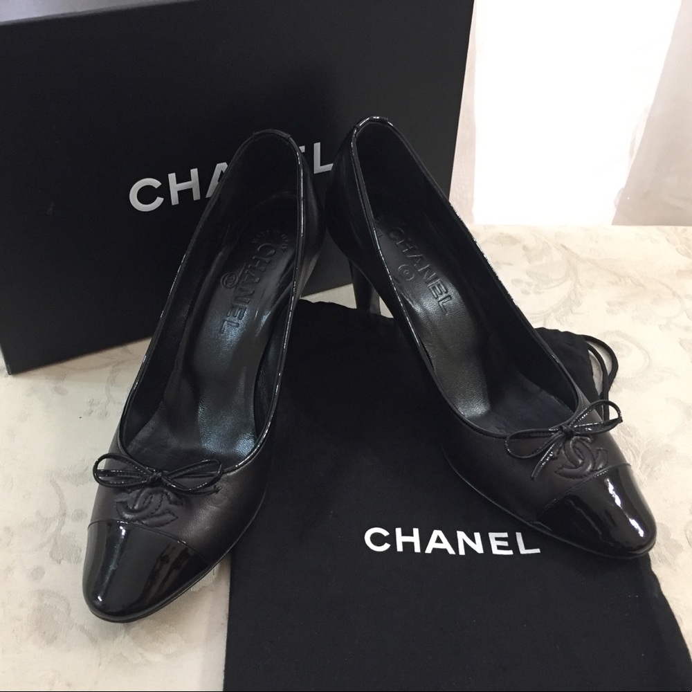 🆕 Chanel CC Two Tones Cap toe Pumps